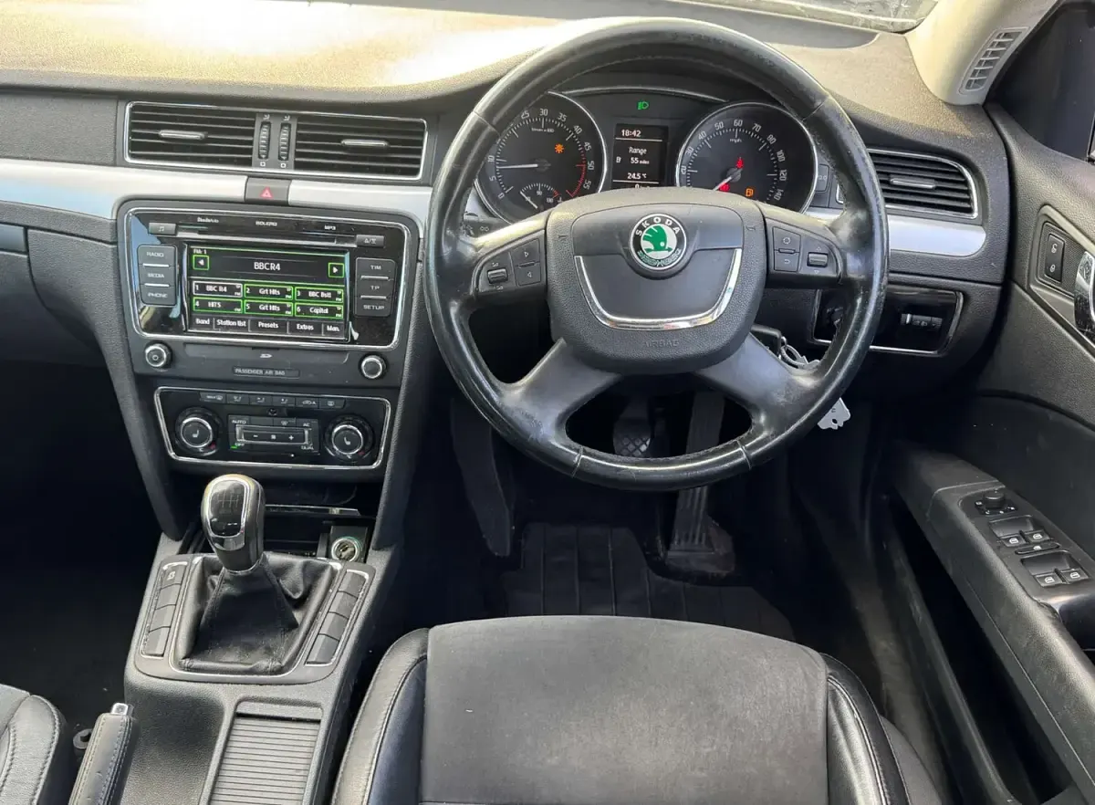 Used Skoda Superb SE 170 HP (125 kW) 2011 Silver Estate