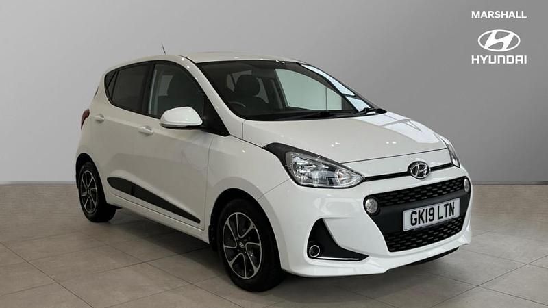 Used Hyundai i10 Premium 87 HP (63 kW) 2019 White Hatchback