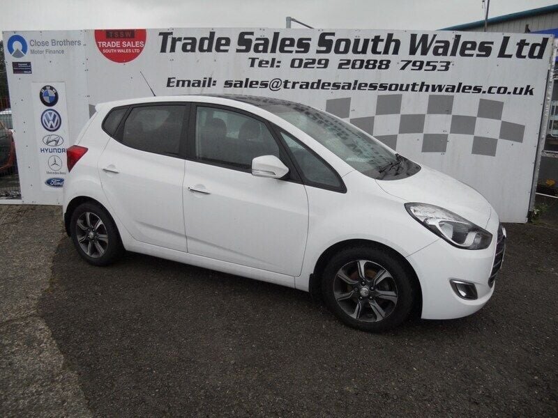 White Used 2015 Hyundai ix20 Premium MPV | £5,995 (Fair price) - Image 1/4