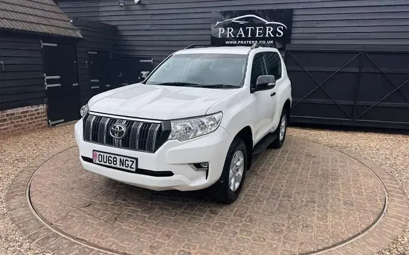 Used Toyota Land Cruiser 177 HP (130 kW) 2018 White Van