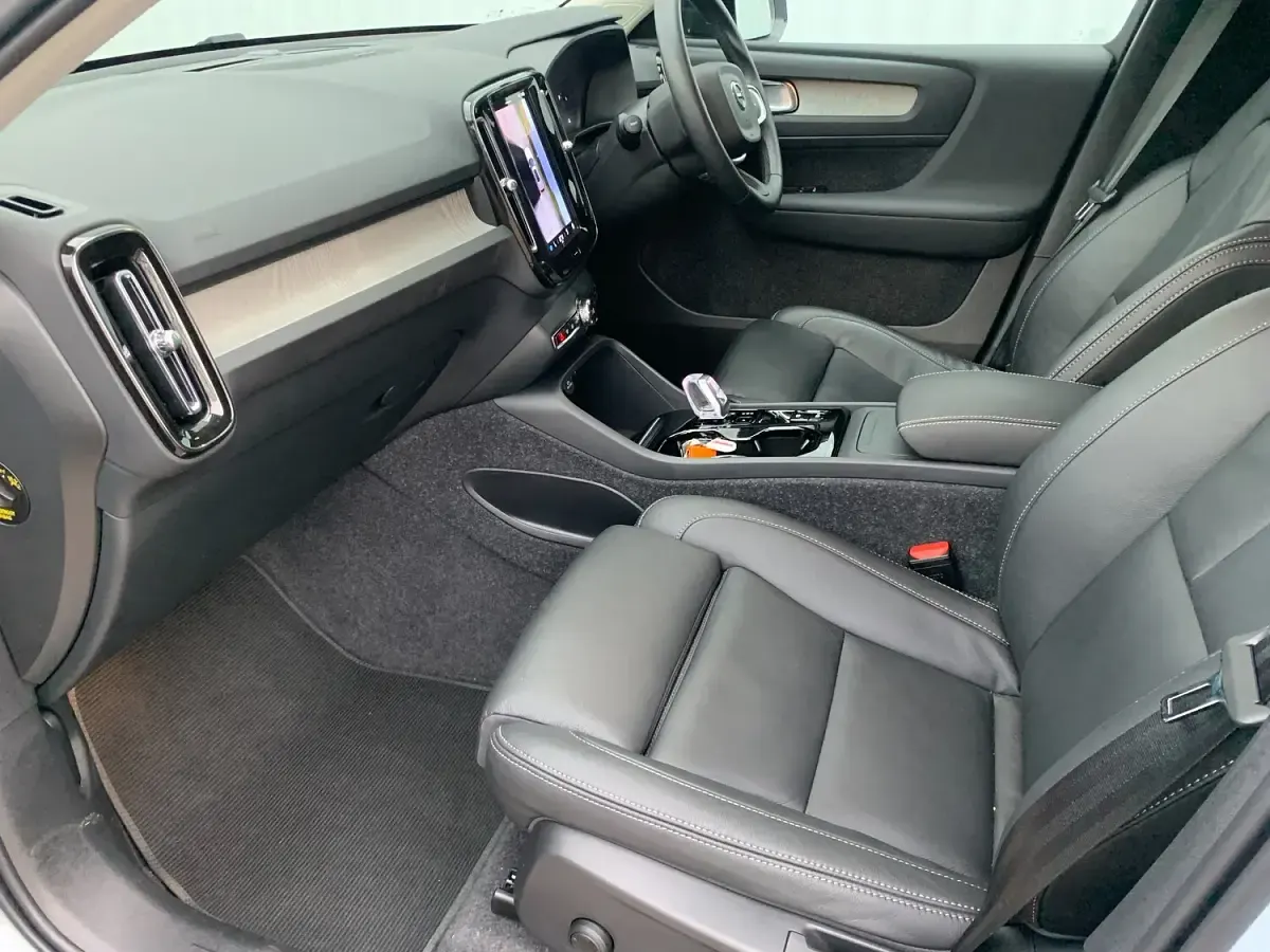 Used Volvo XC40 Ultra 197 HP (144 kW) 2025 Blue SUV