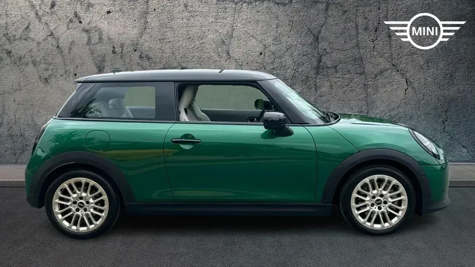 Used Mini Cooper Hatch 113 kW (154 HP) 2025 Green Hatchback