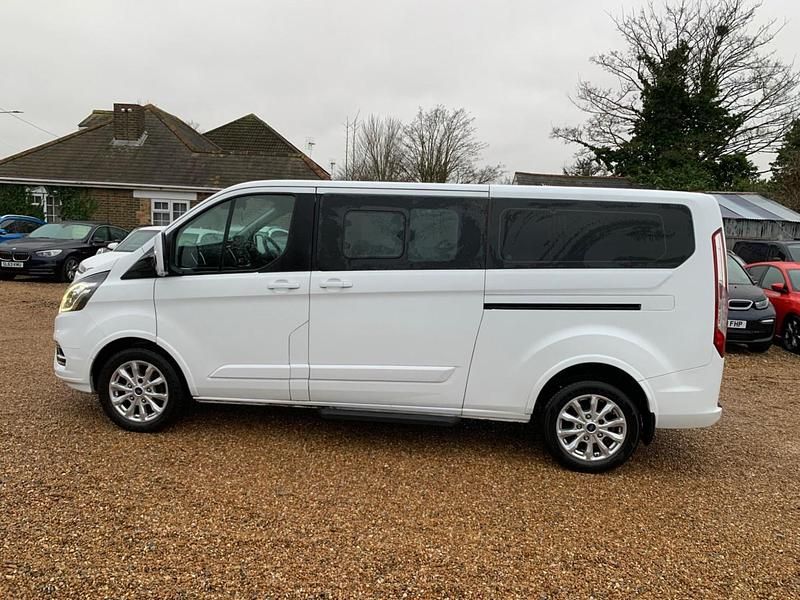 Used Ford Tourneo Titanium 130 HP (95 kW) 2020 White MPV