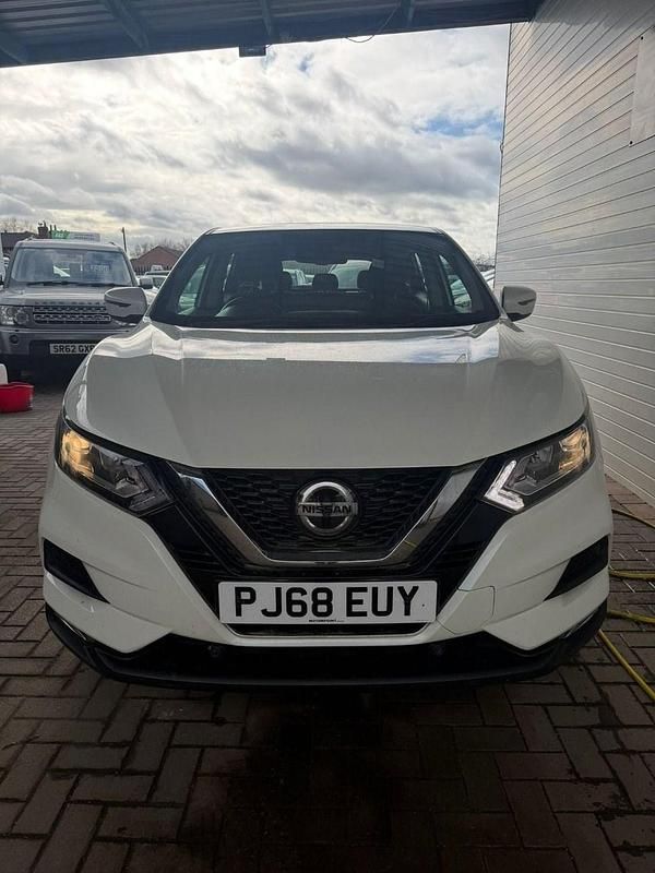 Used Nissan Qashqai Acenta Premium 115 HP (84 kW) 2019 White SUV