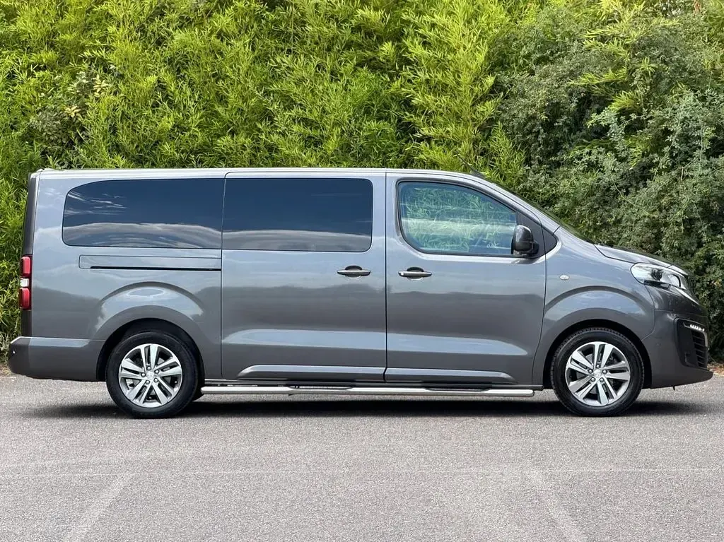 Used Peugeot Traveller Allure 180 HP (132 kW) 2020 Grey MPV