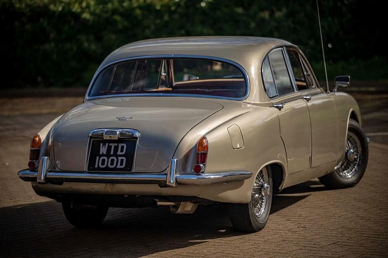 Used Jaguar S-Type S 1966 Gold