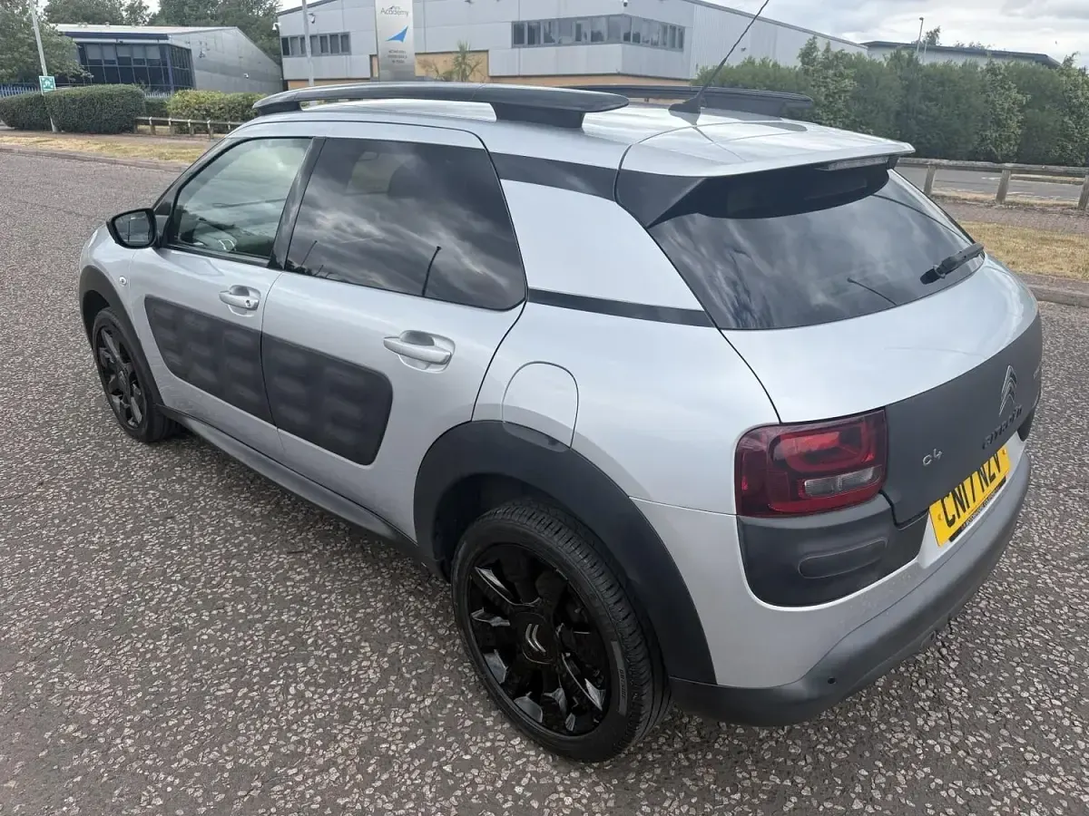 Used Citroën C4 Cactus Flair 98 HP (72 kW) 2017 Silver Hatchback