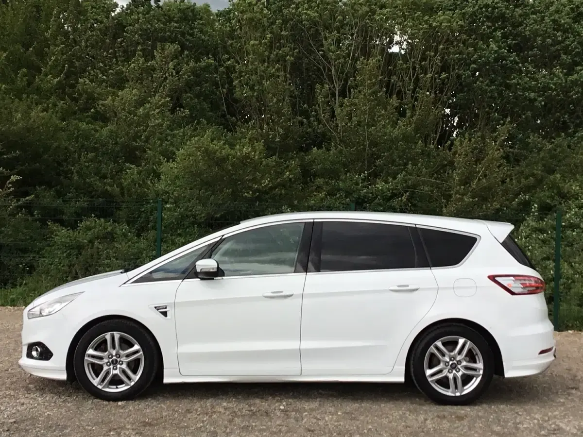 Used Ford S-MAX Sport 180 HP (132 kW) 2015 White MPV
