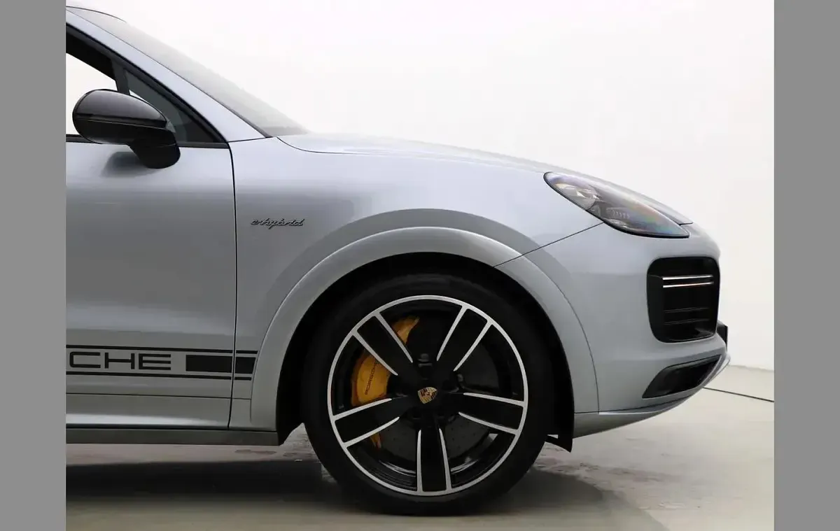 Used Porsche Cayenne 670 HP (492 kW) 2020 Silver SUV