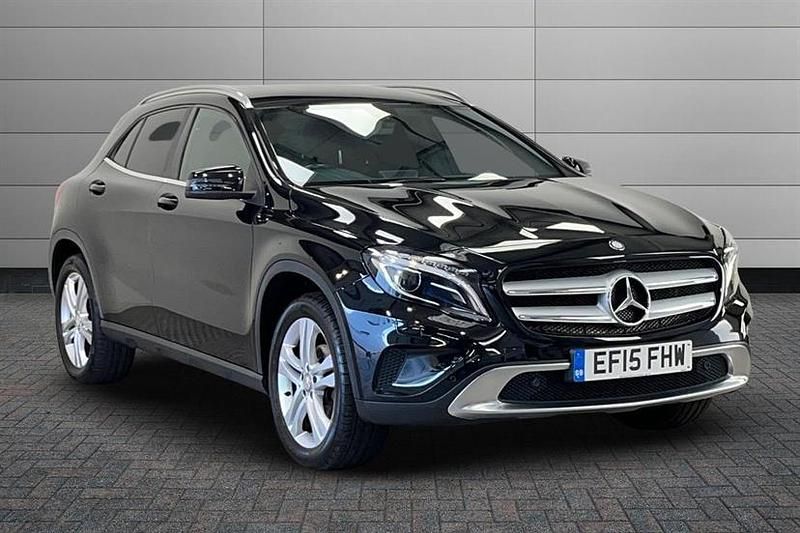 Cosmos black Used 2015 Mercedes GLA220 SUV | £11,295 (Fair price) - Image 1/2