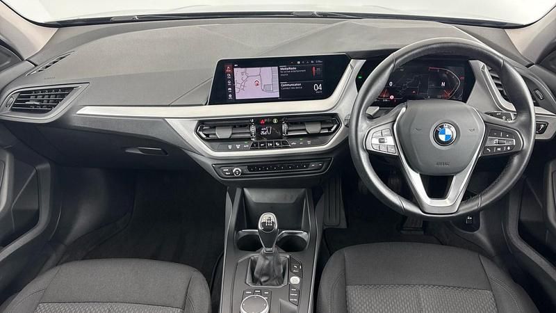 Used BMW 118 Sport Line 134 HP (98 kW) 2022 Black Hatchback