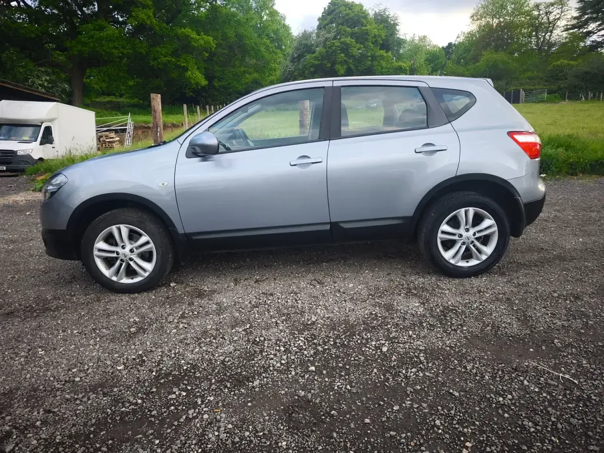 Begagnad Nissan Qashqai Acenta 141 HK (103 kW) 2011 Grå SUV
