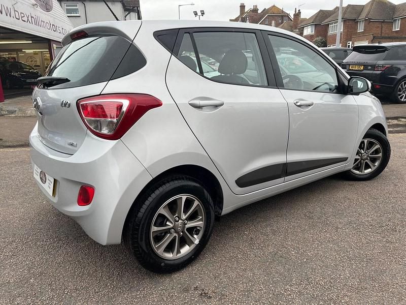 Used Hyundai i10 Premium 87 HP (63 kW) 2015 Silver Hatchback