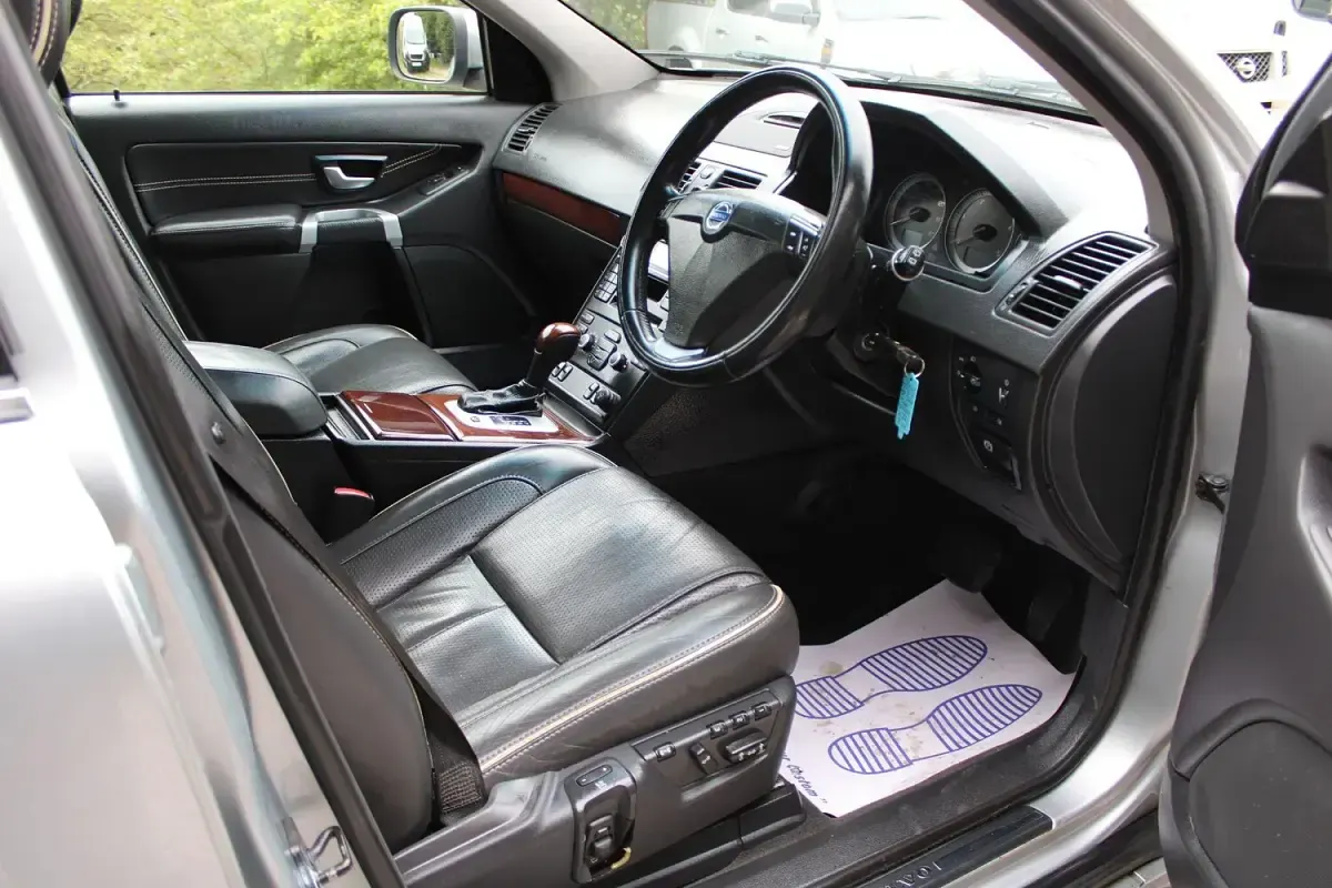 Used Volvo XC90 Executive 200 HP (147 kW) 2012 Silver SUV