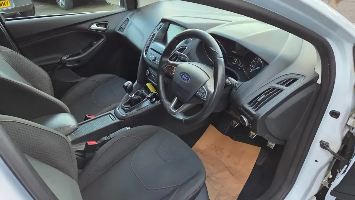 Used Ford Focus Zetec 2015 White Hatchback