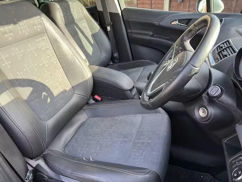 Used Vauxhall Meriva 140 HP (102 kW) 2013 Silver MPV