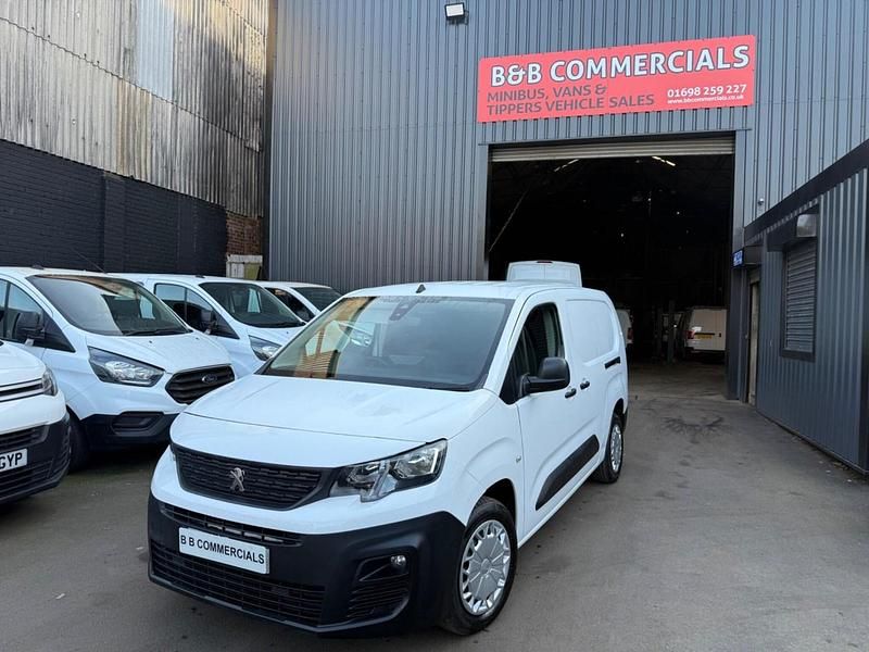 Used Peugeot Partner 131 HP (96 kW) 2021 White MPV