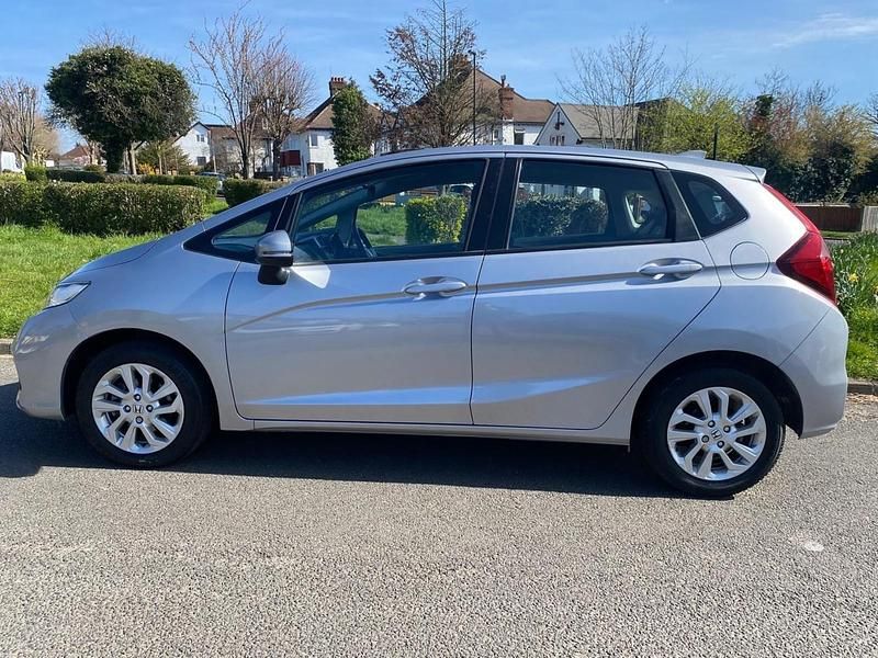 Used Honda Jazz SE 102 HP (75 kW) 2018 Silver Hatchback