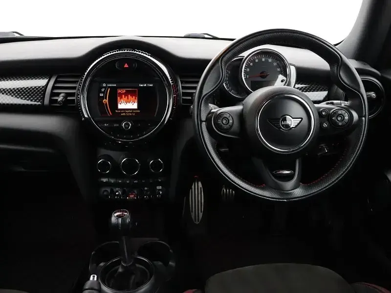 Begagnad Mini John Cooper Works Hatch 228 HK (167 kW) 2018 Vit Halvkombi