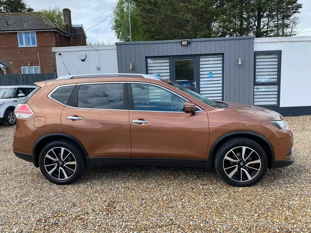 Used Nissan X-Trail Tekna 163 HP (119 kW) 2016 Orange SUV