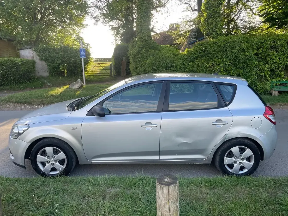 Used Kia Ceed 126 HP (92 kW) 2010 Silver Hatchback