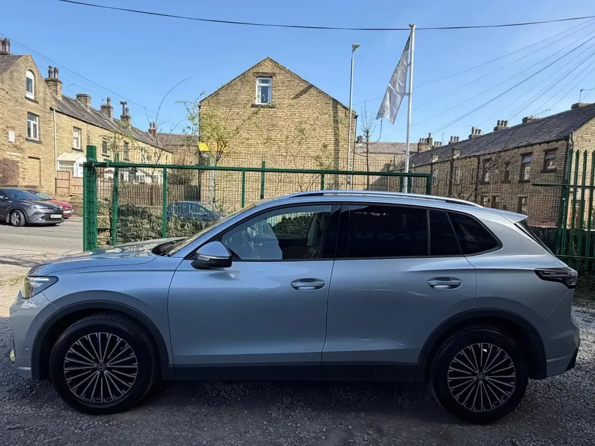 Używany VW Tiguan Match 2024 Srebrny SUV
