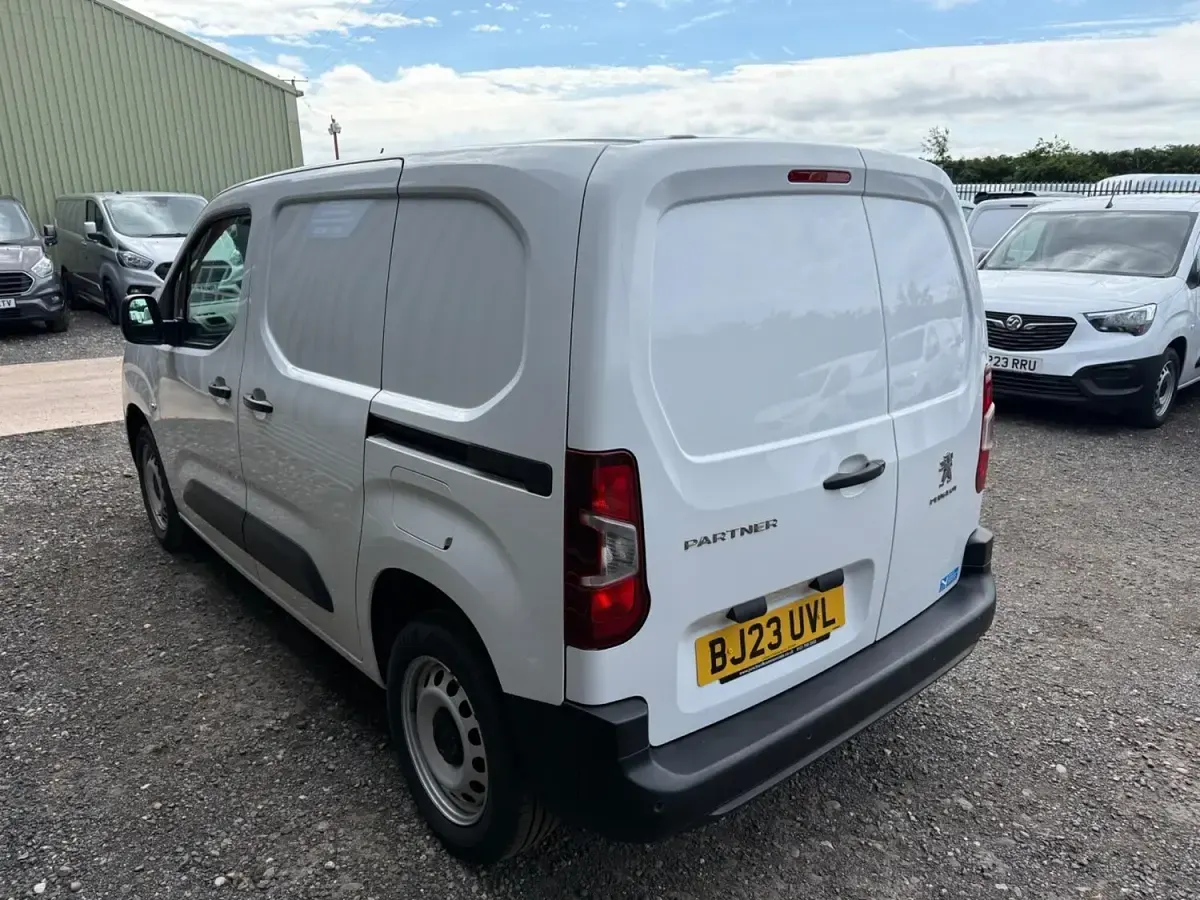 Used Peugeot Partner Premium 131 HP (96 kW) 2023 White MPV