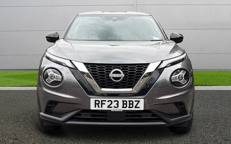 Usado Nissan Juke N-Connecta 114 HP (83 kW) 2023 Cinzento SUV