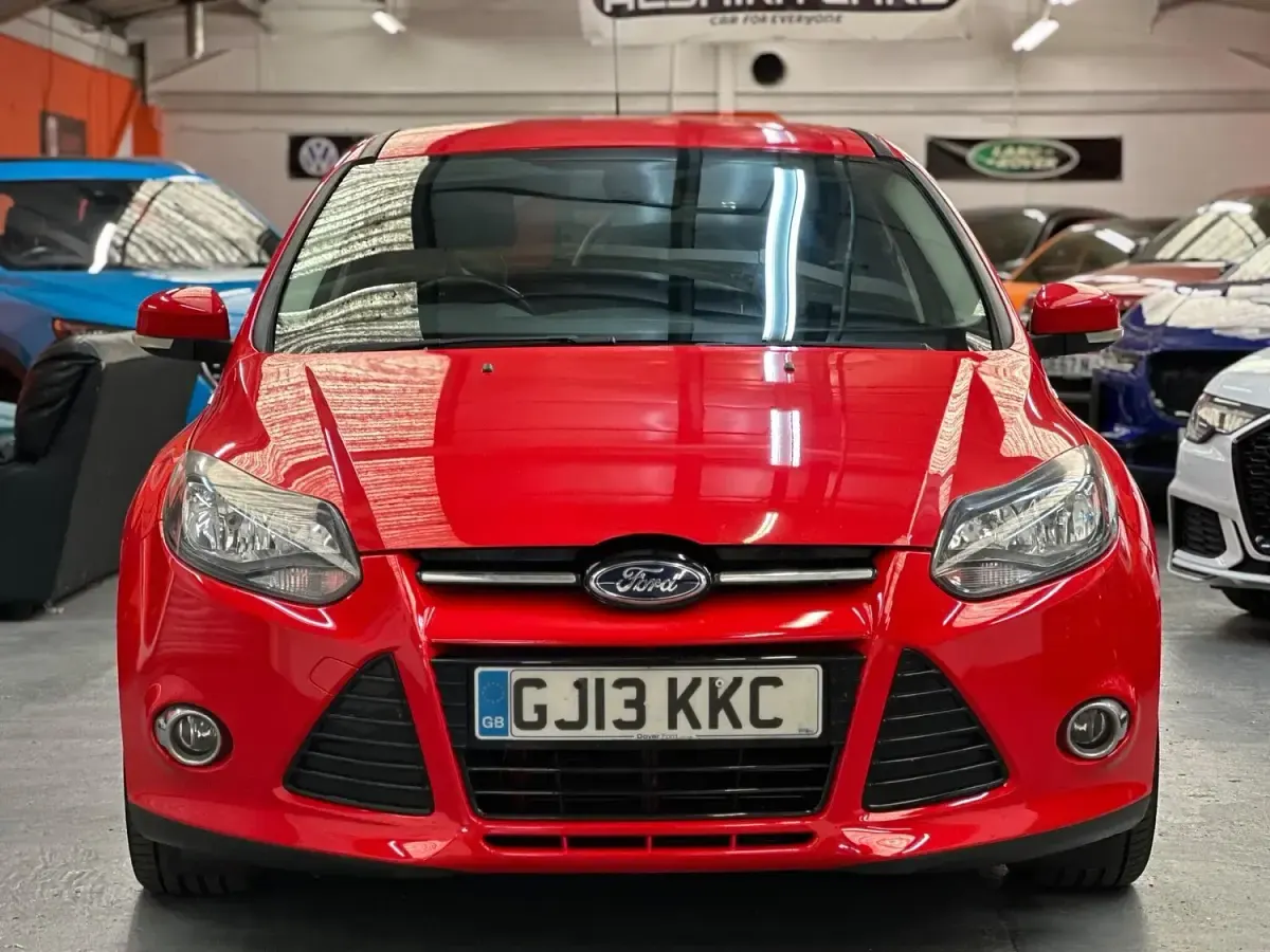 Used Ford Focus Titanium 115 HP (84 kW) 2013 Red Hatchback