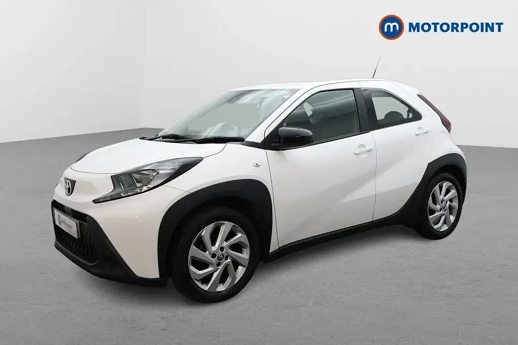 Used Toyota Aygo X PURE 2023 White SUV
