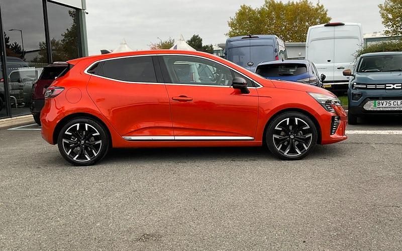 Used Renault Clio V Techno 90 HP (66 kW) 2025 Hatchback