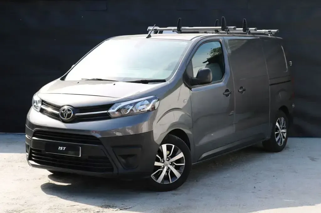 Usado Toyota Proace 120 CV (88 kW) 2019 Gris Monovolumen