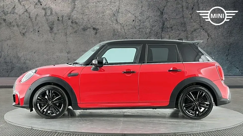 Used Mini Cooper Hatch 134 HP (98 kW) 2022 Red Hatchback