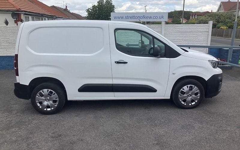 Used 2021 Peugeot Partner MPV | £8,394 (Good price) - Image 1/4