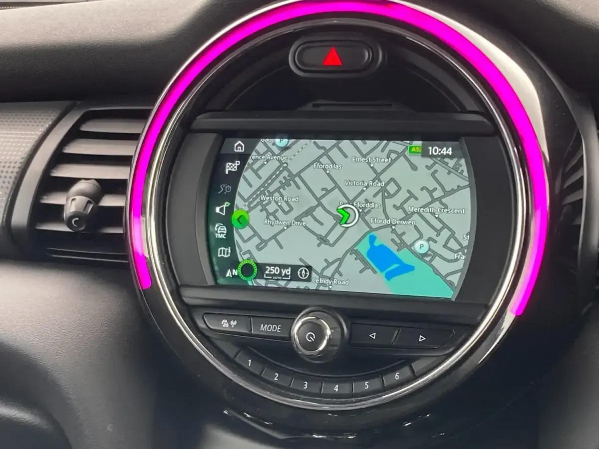 Używany Mini Cooper Classic 2019 Srebrny Hatchback