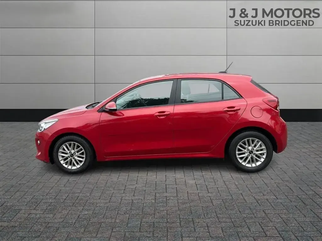 Used Kia Rio 84 HP (61 kW) 2017 Red Hatchback
