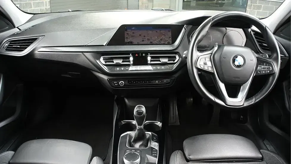 Used BMW 118 Sport Line 138 HP (101 kW) 2020 Black Hatchback
