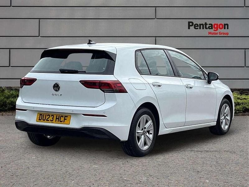 Second-hand VW Golf VIII Life 108 CP (79 kW) 2023 Alb Hatchback