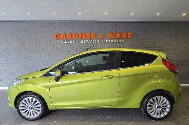 Used Ford Fiesta Titanium 96 HP (70 kW) 2010 Green Hatchback