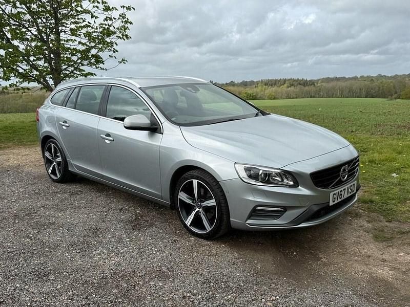 Used Volvo V60 R-Design 190 HP (139 kW) 2017 Silver Estate