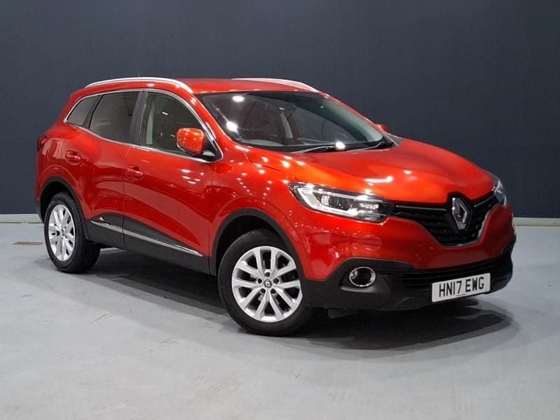 Red Used 2017 Renault Kadjar Dynamique SUV | £7,998 (Fair price) - Image 1/4