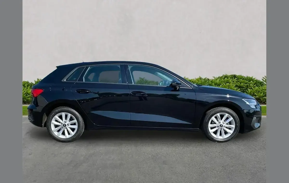 Usado Audi A3 Advanced 110 HP (80 kW) 2022 Preto Sedan