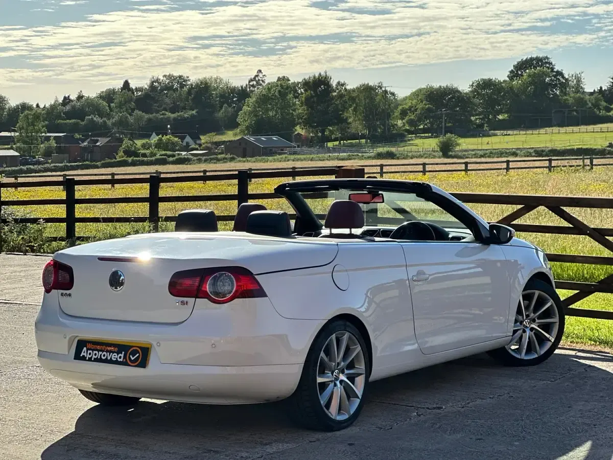 Used VW Eos Sportline 160 HP (117 kW) 2010 White Cabriolet