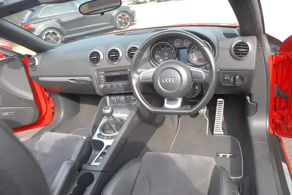 Used Audi TT Roadster Performance 200 HP (147 kW) 2008 Red Cabriolet