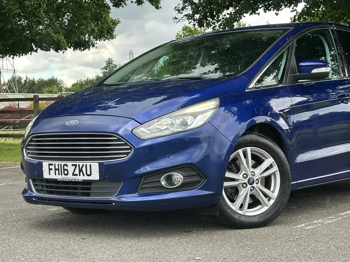 Used Ford S-MAX Titanium 2016 Blue MPV