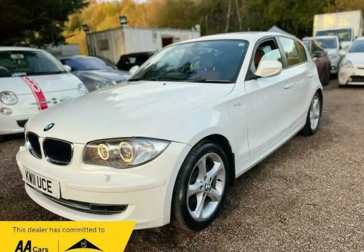 Used BMW 116 Sport Line 2011 White Hatchback
