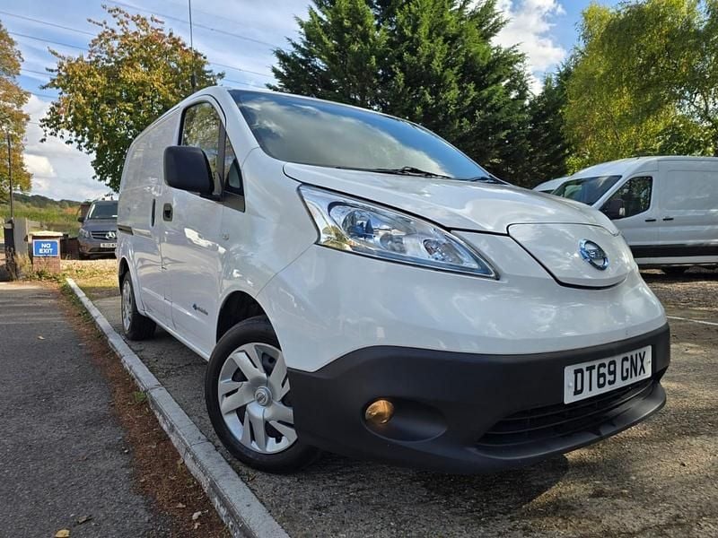 Used Nissan e-NV200 Acenta 80 kW (109 HP) 2020 White MPV
