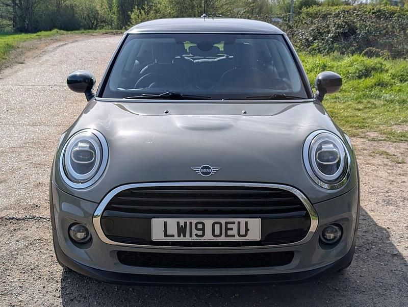 Begagnad Mini Cooper Classic 2019 Grå Halvkombi