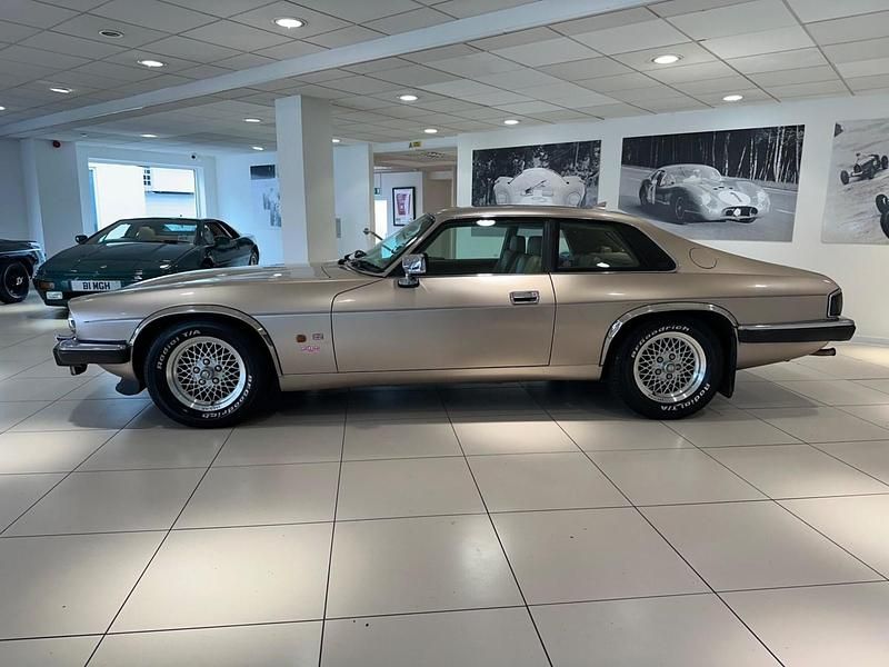 Used Jaguar XJS 284 HP (208 kW) 1992 Beige Sedan