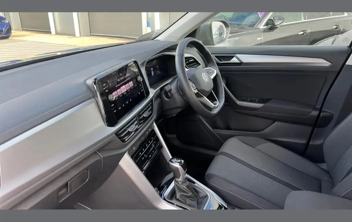 Used VW T-Roc Life 150 HP (110 kW) 2024 Grey SUV